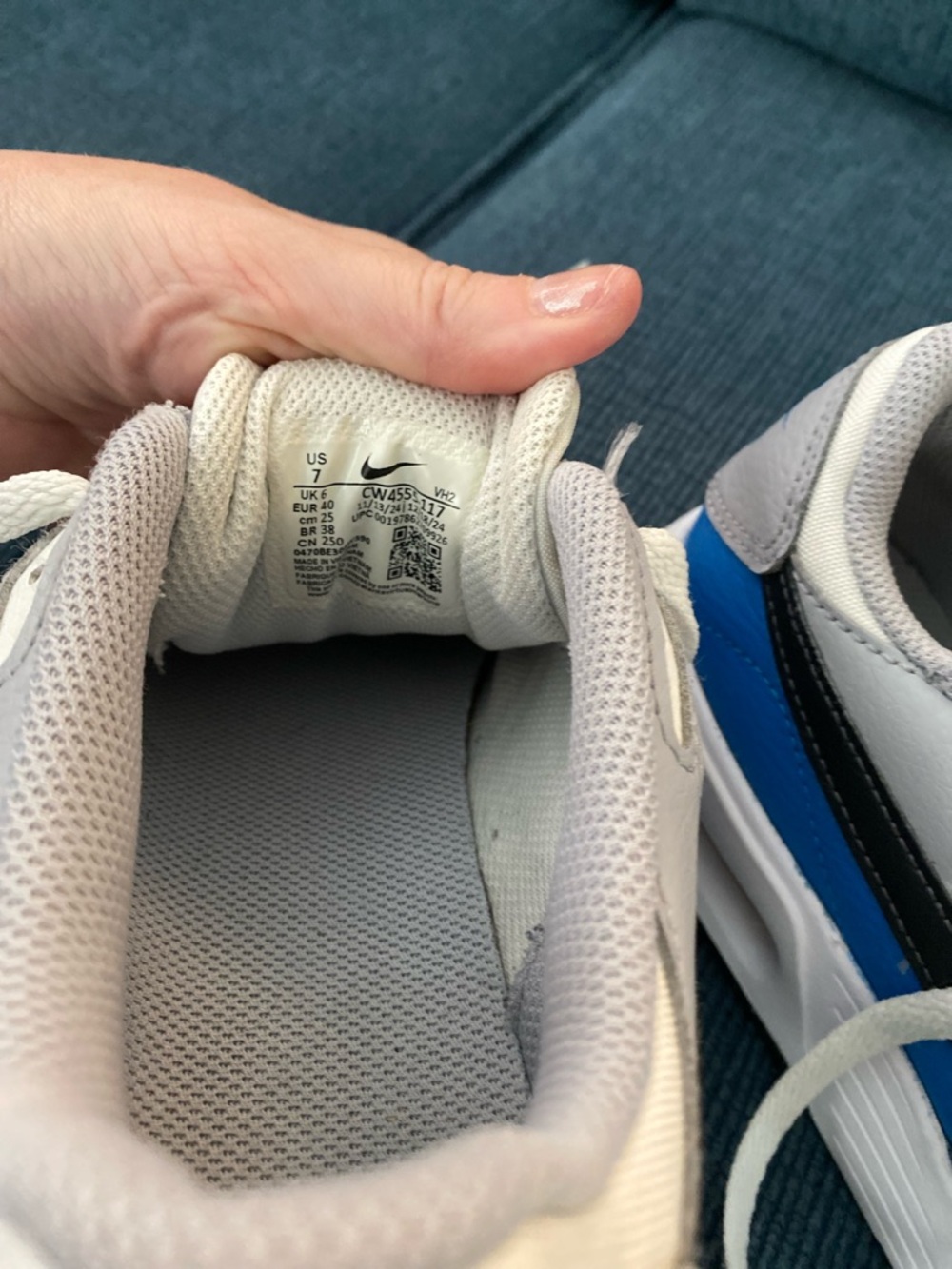 Sky blue, white and gray Nike Air Max Sneakers Big Boy size 7 (teenager) - Picture 5 of 6